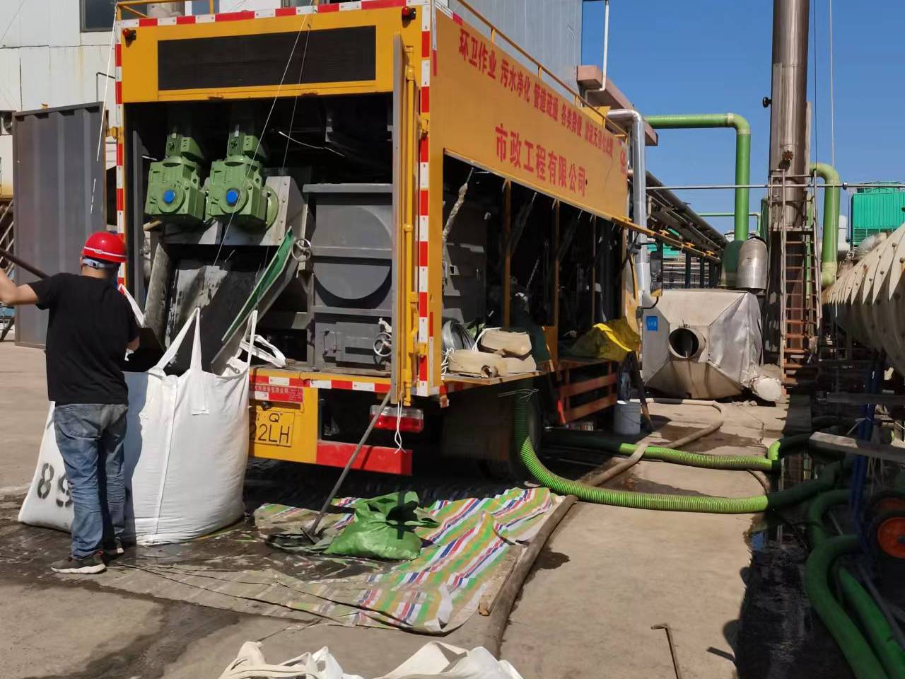 高明淤泥压干处理